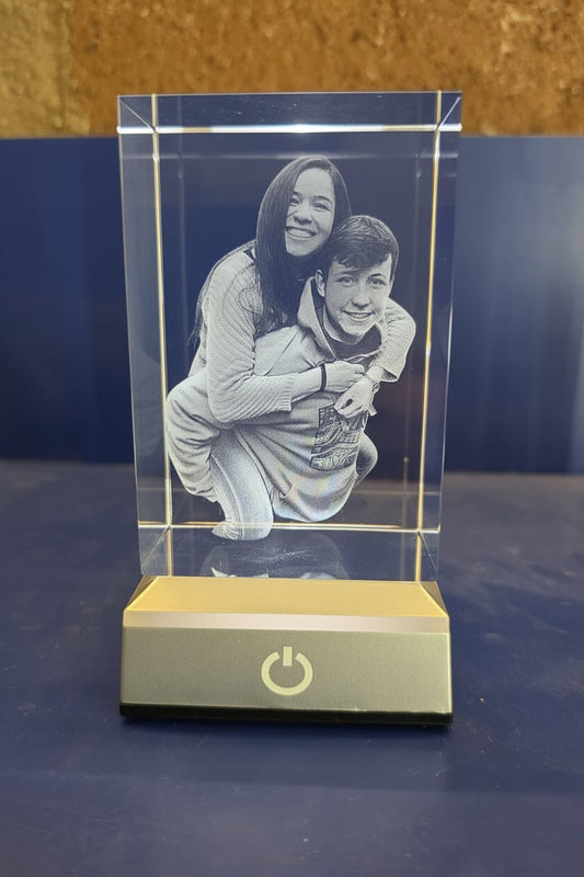 Cubo Grande de Cristal Personalizado con Foto 3D y Base Luminosa - personalizado en 3D con base luminosa - Barcelona Crystal