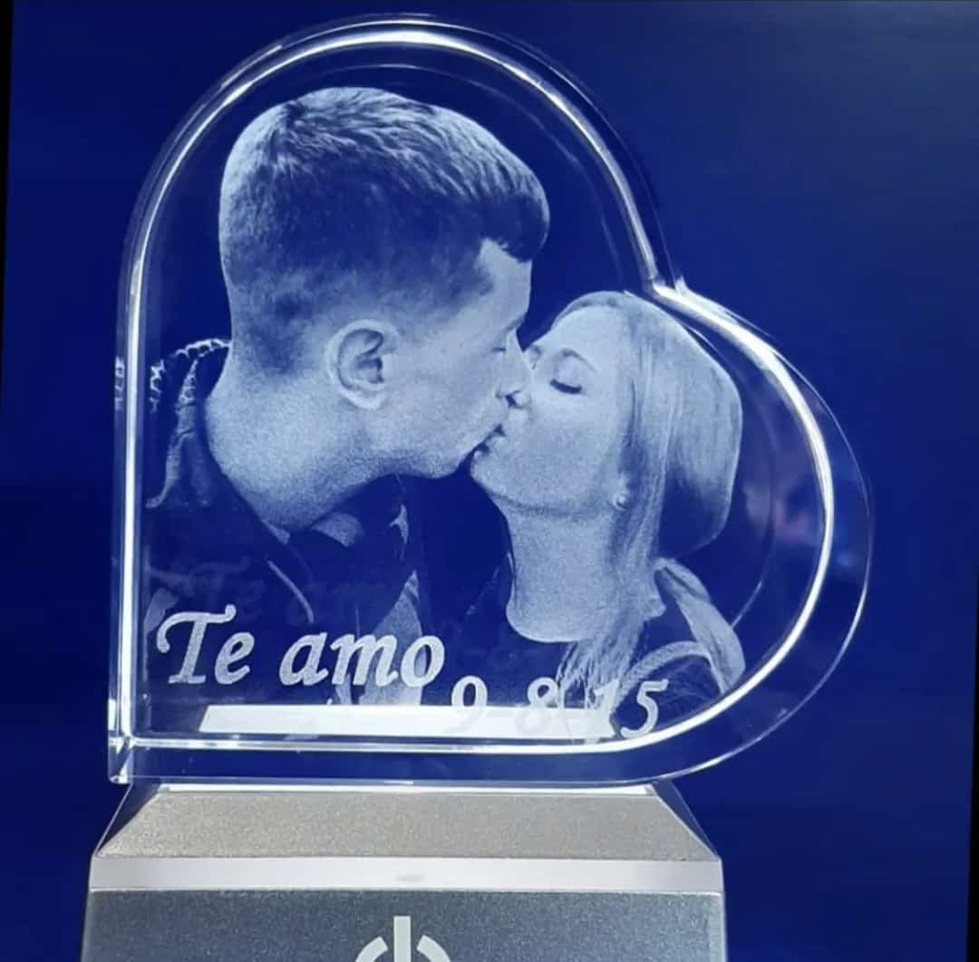 Corazón Pequeño de Cristal Personalizado con Foto 3D y Base Luminosa - personalizado en 3D con base luminosa - Barcelona Crystal