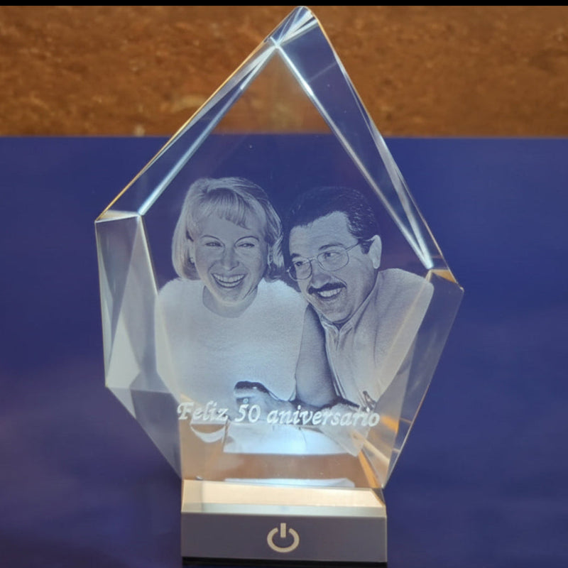 MEDIUM DIAMOND – INCLUDES LIGHT BASE
