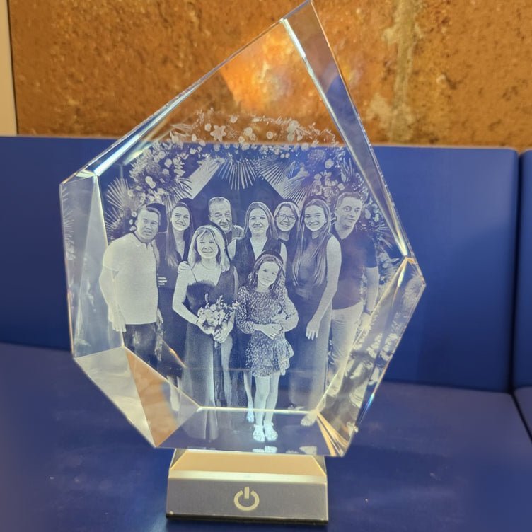 Diamante Grande de Cristal Personalizado con Foto 3D y Base Luminosa - personalizado en 3D con base luminosa - Barcelona Crystal