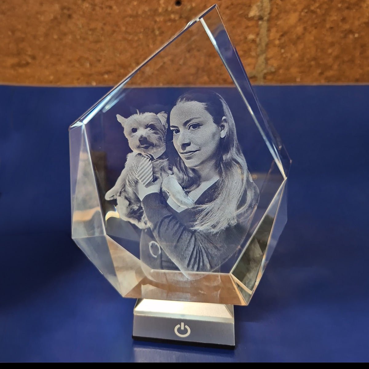 Diamante Grande de Cristal Personalizado con Foto 3D y Base Luminosa - personalizado en 3D con base luminosa - Barcelona Crystal